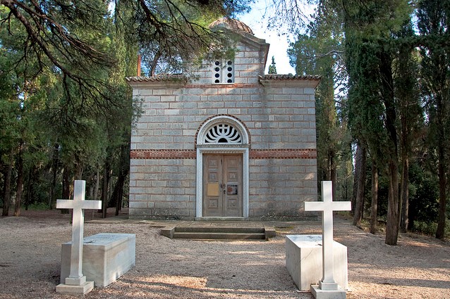 Κωνσταντίνος Γλύξμπουργκ: Ποιοι άλλοι έχουν ταφεί στο Τατόι