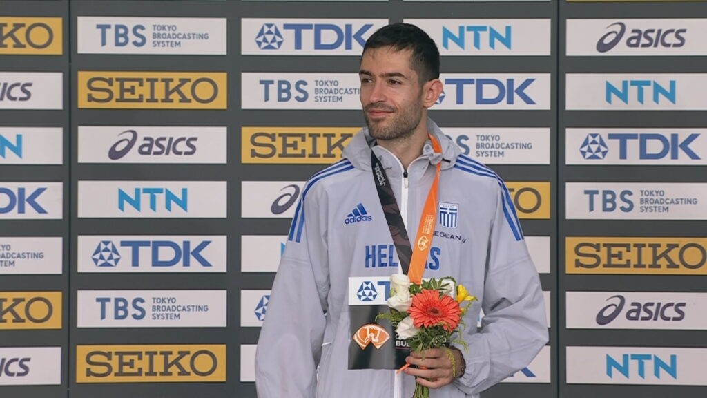 Μέσα σε αποθέωση έγινε η απονομή του χρυσού μεταλλίου