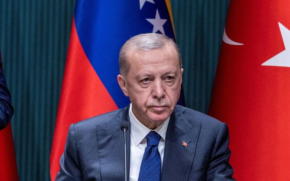 Η Αγκυρα κλιμακώνει την ένταση