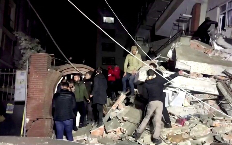 Δεκάδες νεκροί από σεισμό 7,8 βαθμών στο Γκαζιάντεπ