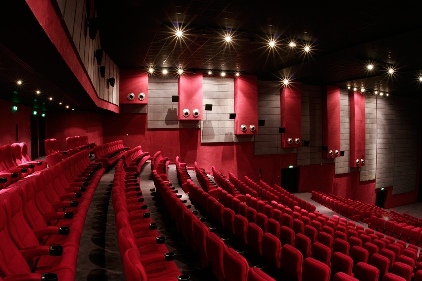 Κλείνουν κινηματογράφοι, θέατρα και κέντρα διασκέδασης