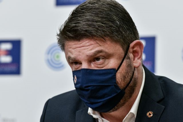 "Κάποιοι παίζουν με τις ζωές των άλλων"