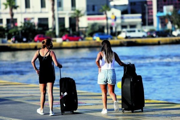 Κορωνοϊός: Ανησυχία για την μεγάλη επιστροφή από τα νησιά