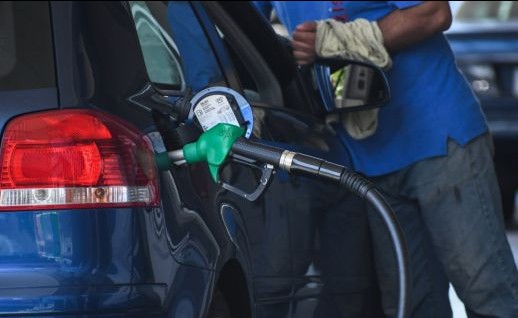 Νοθεία στη βενζίνη: Μέχρι και... 80% νέφτι στα ντεπόζιτα