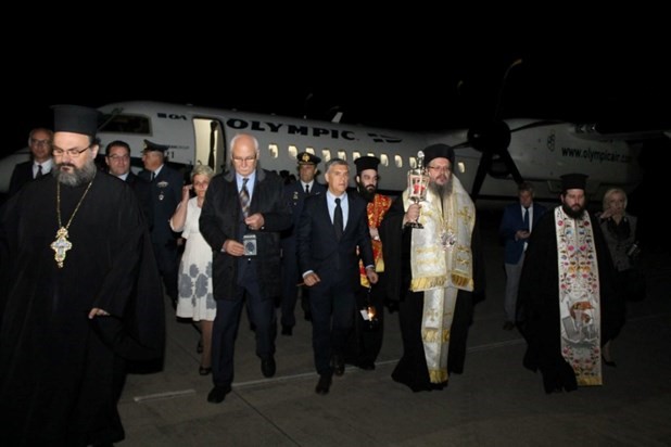 Με καθυστέρηση έφτασε το Άγιο Φως