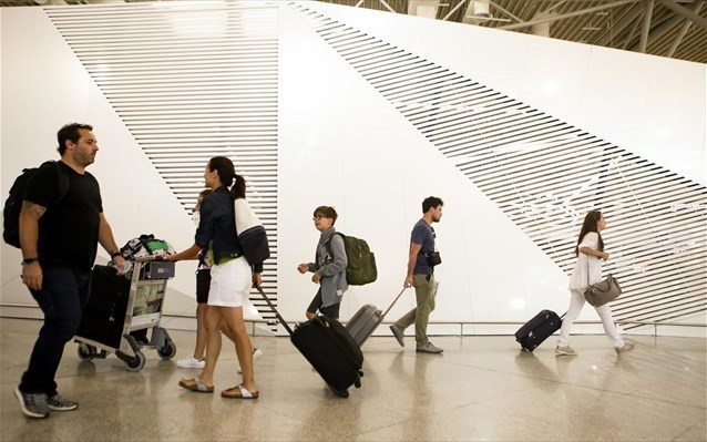 17 εκατ. ταξιδιώτες στα ελληνικά αεροδρόμια