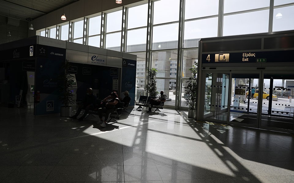 Υποχρεωτικό το αρνητικό τεστ στους ταξιδιώτες από την Κίνα