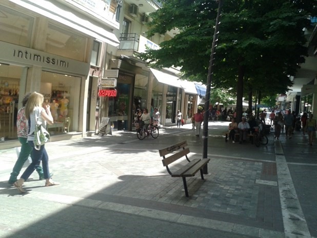 Θερινό πενθήμερο στα εμπορικά της Λάρισας