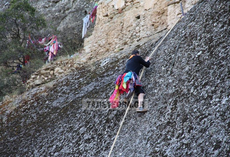 Αναβίωσε και φέτος το έθιμο του Αϊ Γιώργη του "Μαντηλά"  