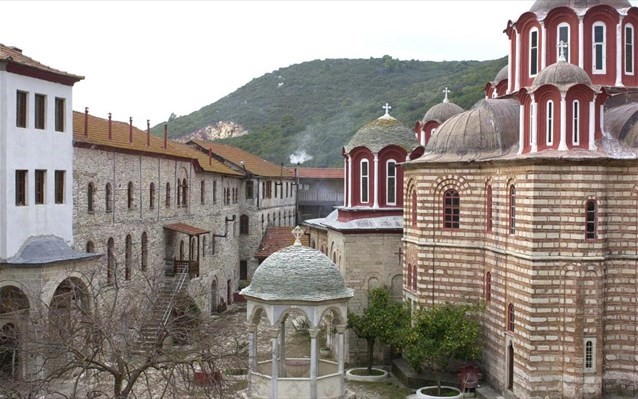 Σε εξέλιξη οι εμβολιασμοί στο Άγιον Όρος