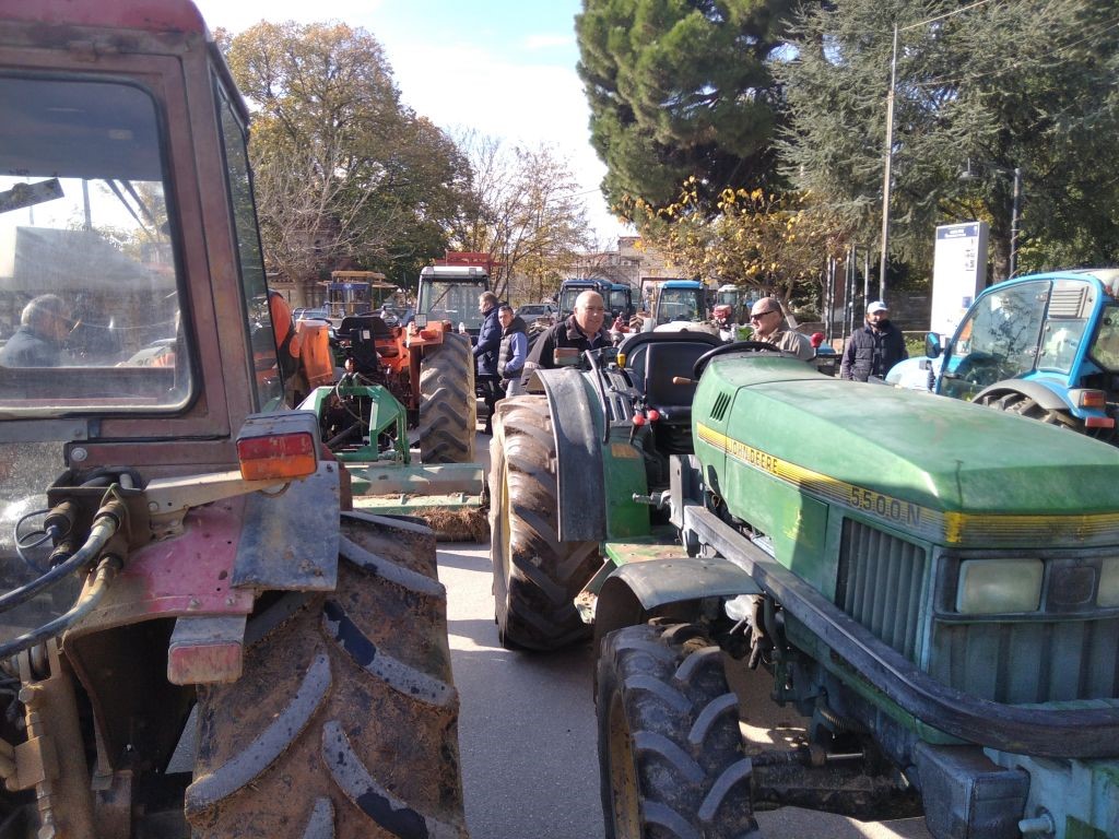 Mηχανοκίνητη πορεία από Αγιά σε Λάρισα 