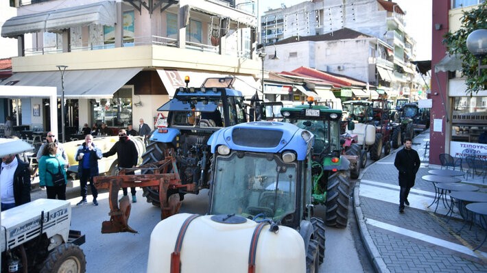 Συλλαλητήριο με τρακτέρ και αγροτικά στη Λάρισα 