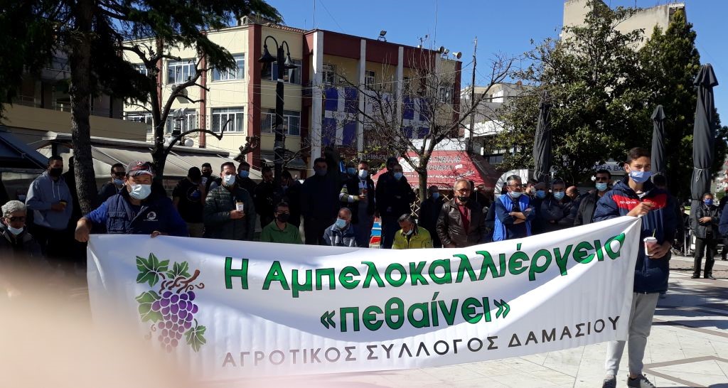 Στο δρόμο έβγαλαν τα τρακτέρ οι αγρότες