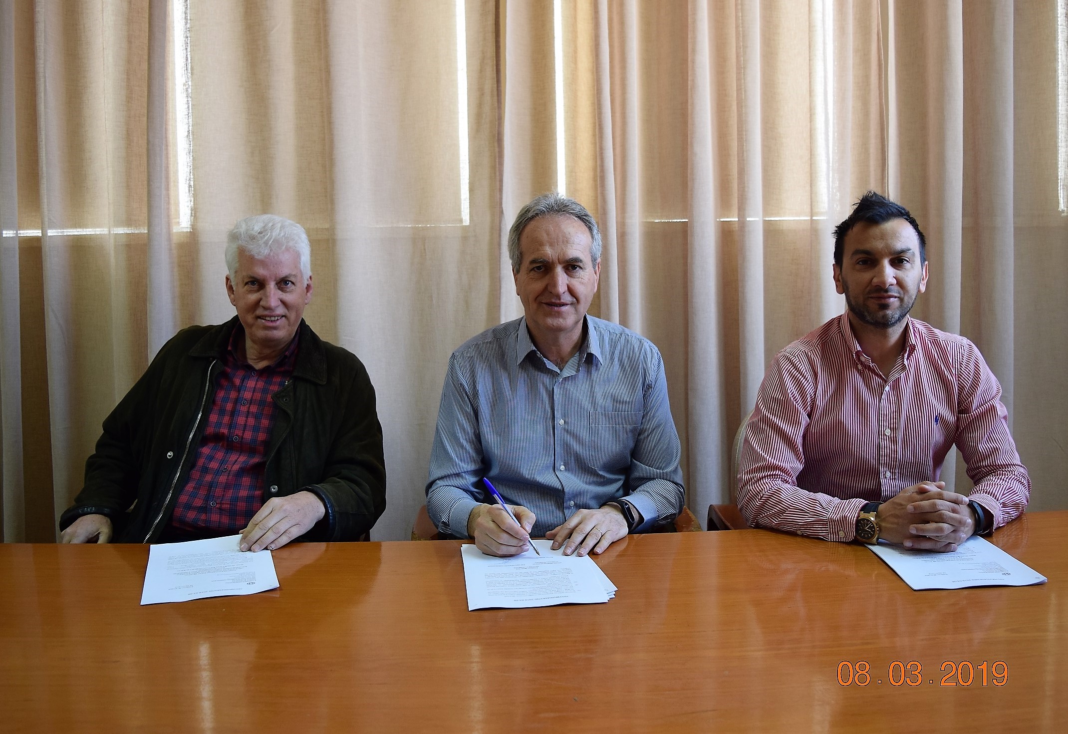 Αποκαθίστανται φθορές σε δρόμους της πόλης