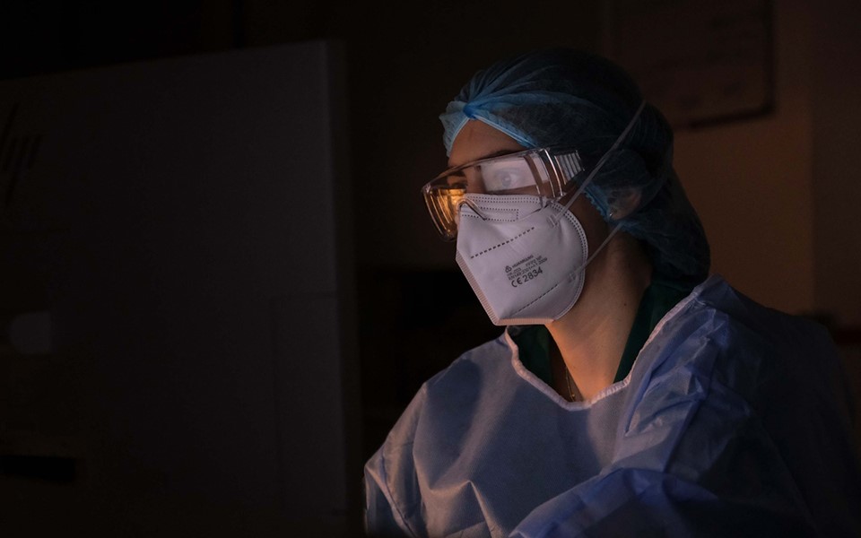 791 νέα κρούσματα, 11 θάνατοι, 375 διασωληνωμένοι