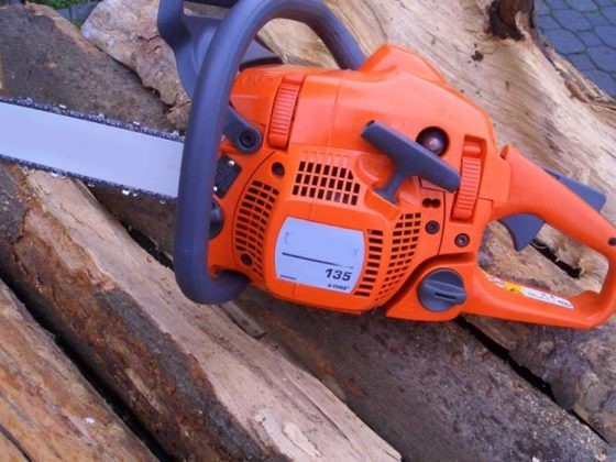 Τραυματίστηκε κόβοντας ξύλα