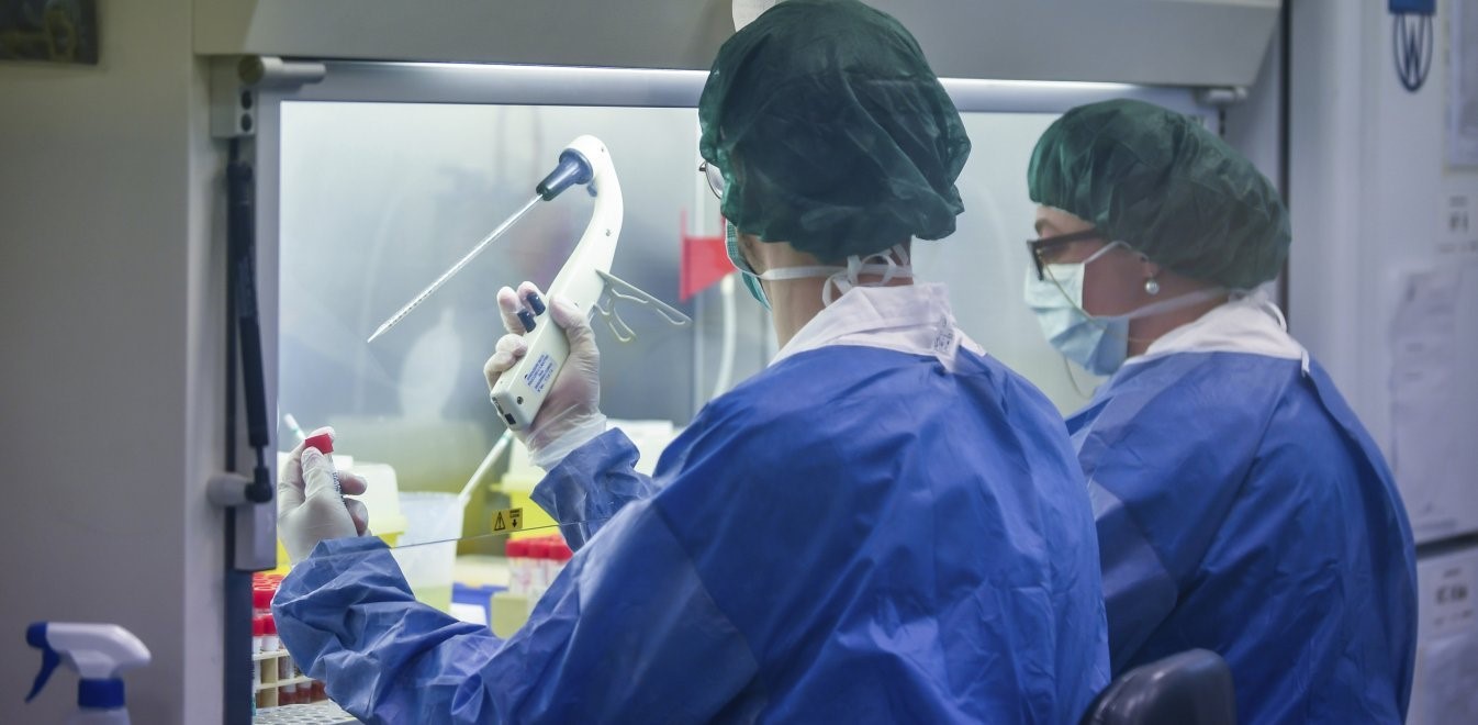 Κούρσα για να βρεθεί το φάρμακο καταπολέμησης του ιού