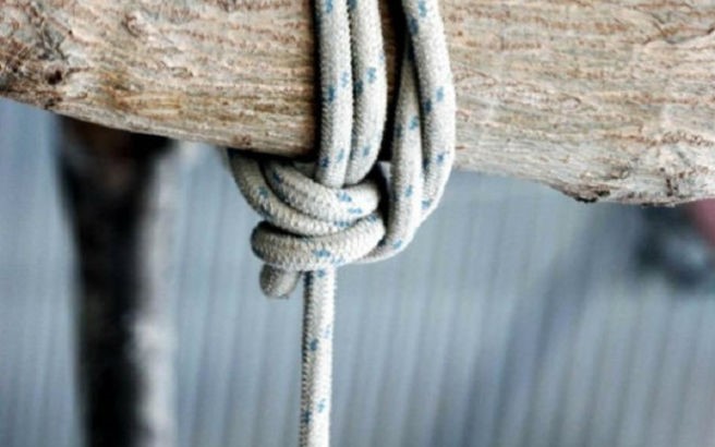 78χρονος βρέθηκε απαγχονισμένος μέσα στο σπίτι του