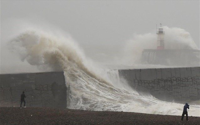 Σαρώνει η καταιγίδα «Κιάρα» στην Ευρώπη