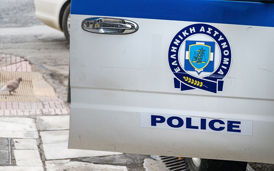 Χειροπέδες σε 61χρονο για απάτες κατ’ εξακολούθηση