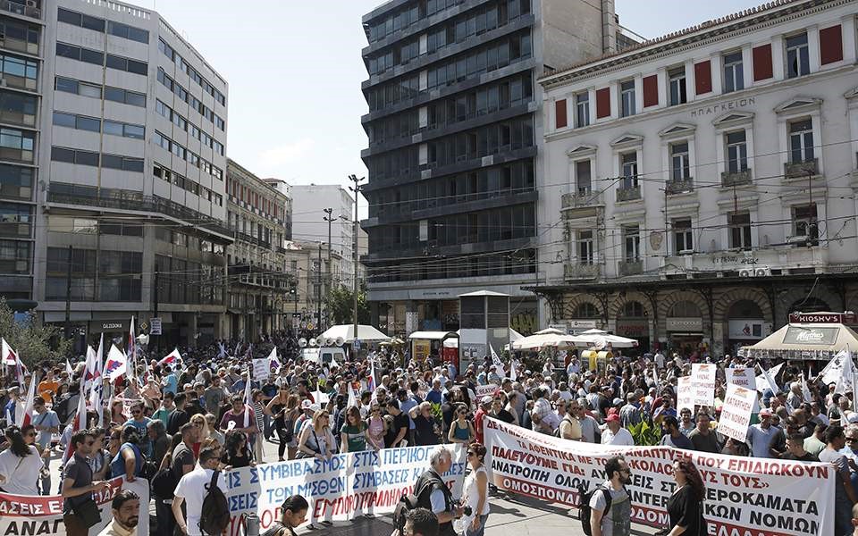 Σε απεργιακό κλοιό την Τετάρτη η χώρα