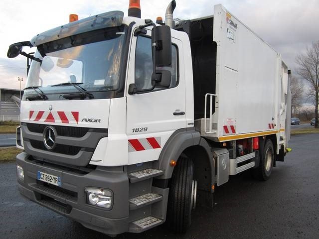 Ενισχύεται με τρία νέα απορριμματοφόρα