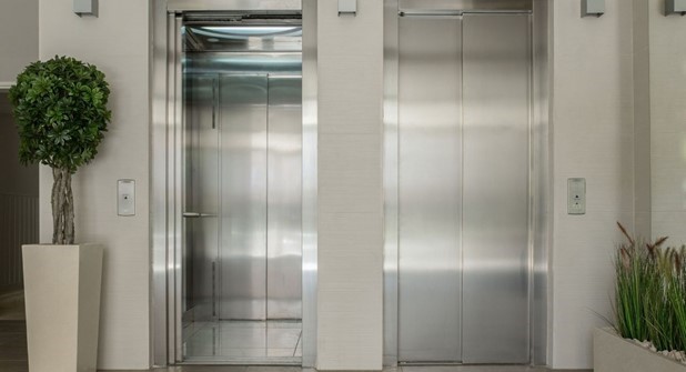 Νέος εγκλωβισμός ασθενή ΜΕΘ στο ίδιο ασανσέρ 
