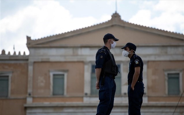 Από την πρώτη μέρα πρόστιμα για αποστάσεις-μάσκα