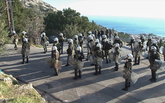 Αναχώρησαν οι διμοιρίες των ΜΑΤ