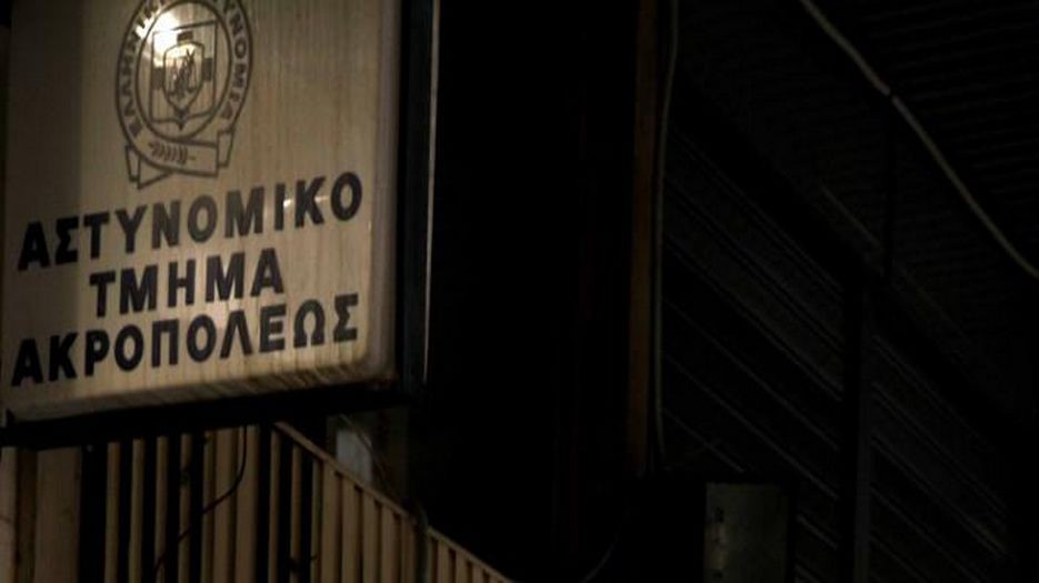 Στόχος επίθεσης από κουκουλοφόρους το ΑΤ Ακροπόλεως 