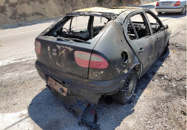 Kάηκε ολοσχερώς αυτοκίνητο στον Άνω Βόλο