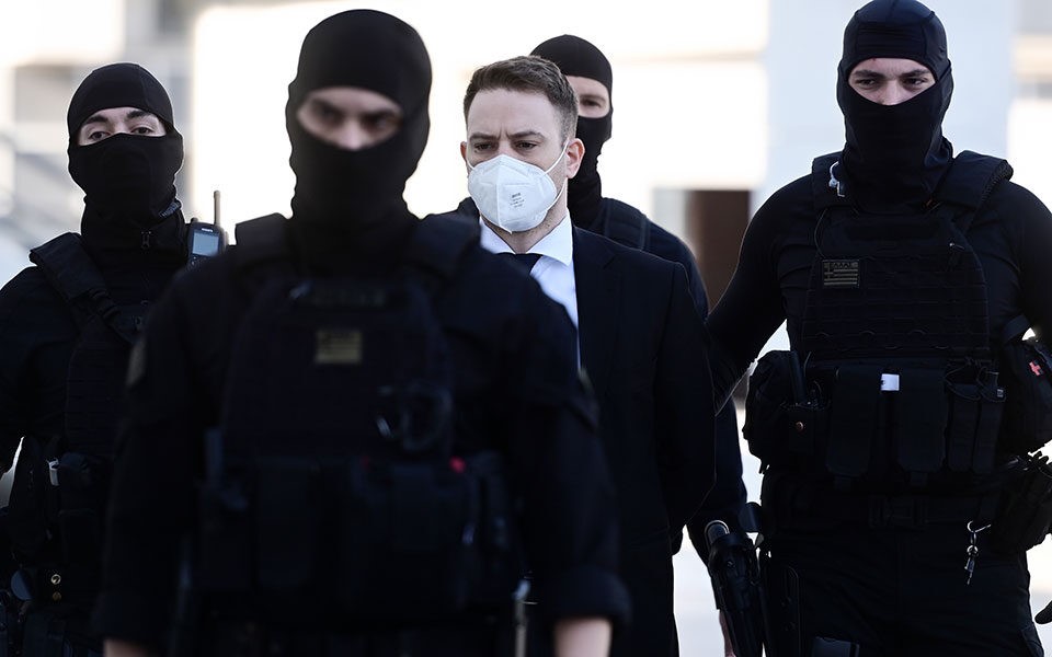 Ισόβια και κάθειρξη 11 ετών και έξι μηνών