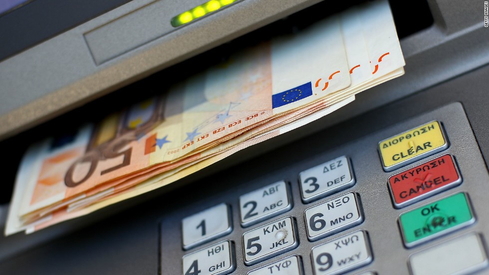 Τα πάνω κάτω στις συναλλαγές των πολιτών με τις τράπεζες