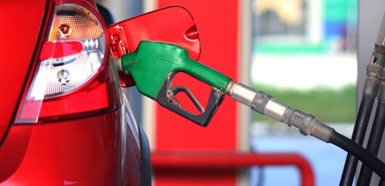 "Φλερτάρει" με τα δύο ευρώ ξανά η αμόλυβδη βενζίνη