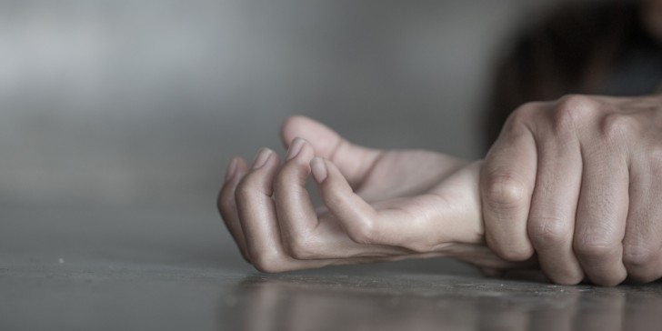 Ομαδικό βιασμό από τέσσερα άτομα καταγγέλλει νεαρή 