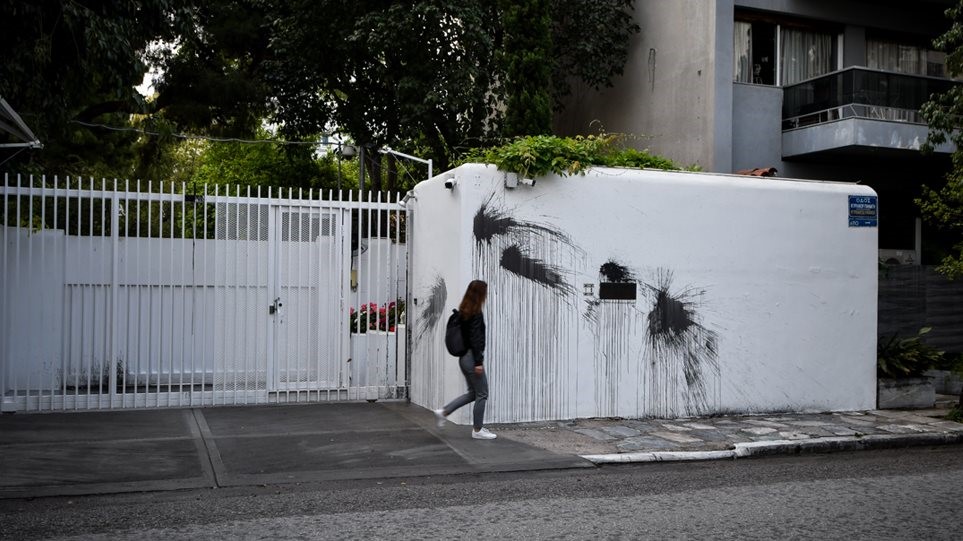 Μπογιές του Ρουβίκωνα στο σπίτι του Πάϊατ