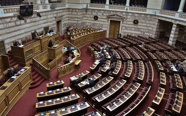 Κόντρα στη Βουλή για το μεταναστευτικό
