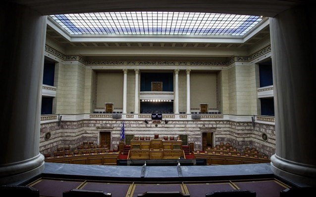 Στη Βουλή το νομοσχέδιο για το επίδομα γέννησης