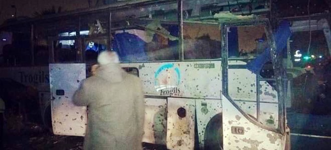 Έκρηξη σε τουριστικό λεωφορείο στο Κάιρο