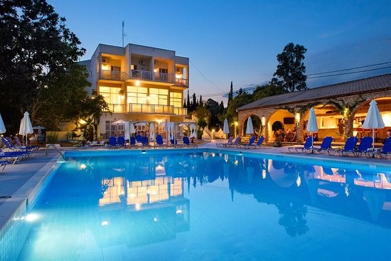 Κλείνουν τα ξενοδοχεία έως τέλος Απριλίου