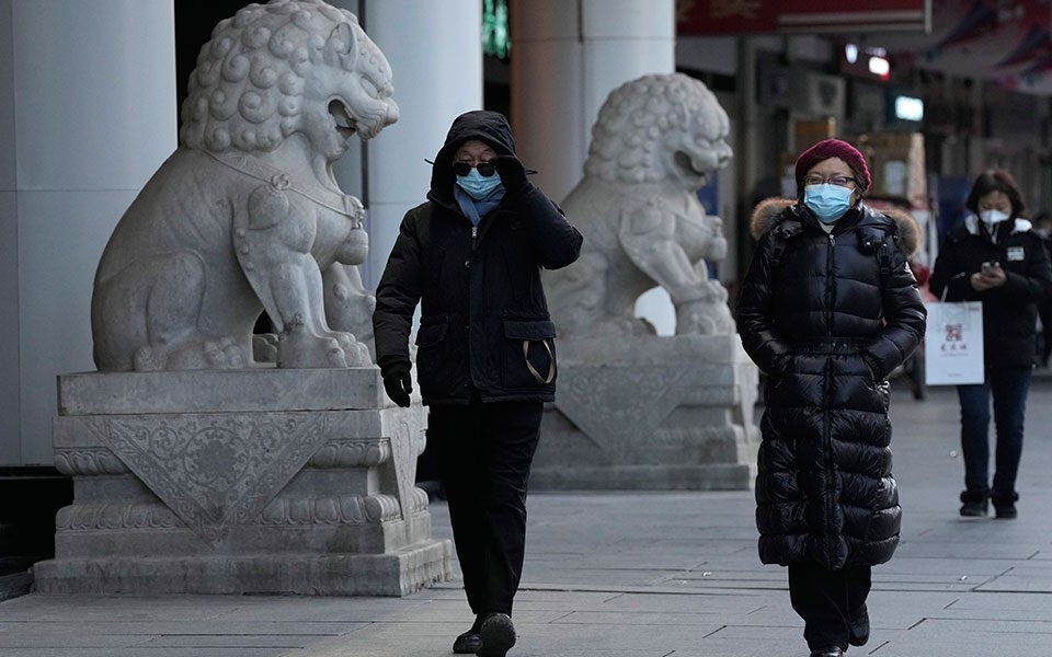 Αυξάνονται οι χώρες που υιοθετούν μέτρα για τους ταξιδιώτες