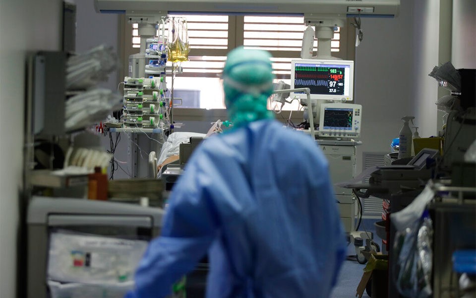 15.829 νέα κρούσματα, 65 θάνατοι, 454 διασωληνωμένοι