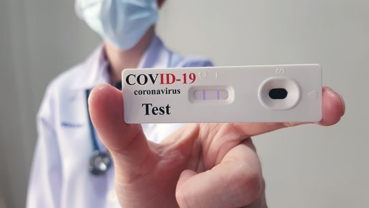 Πού θα γίνουν δωρεάν rapid tests την Τρίτη