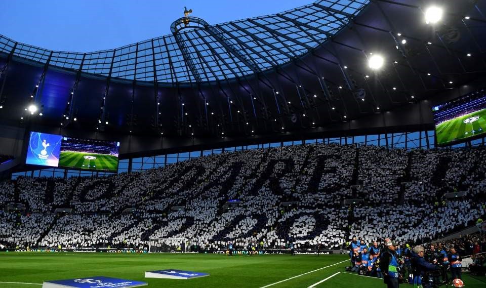 Προβάδισμα για Τότεναμ και Λίβερπουλ