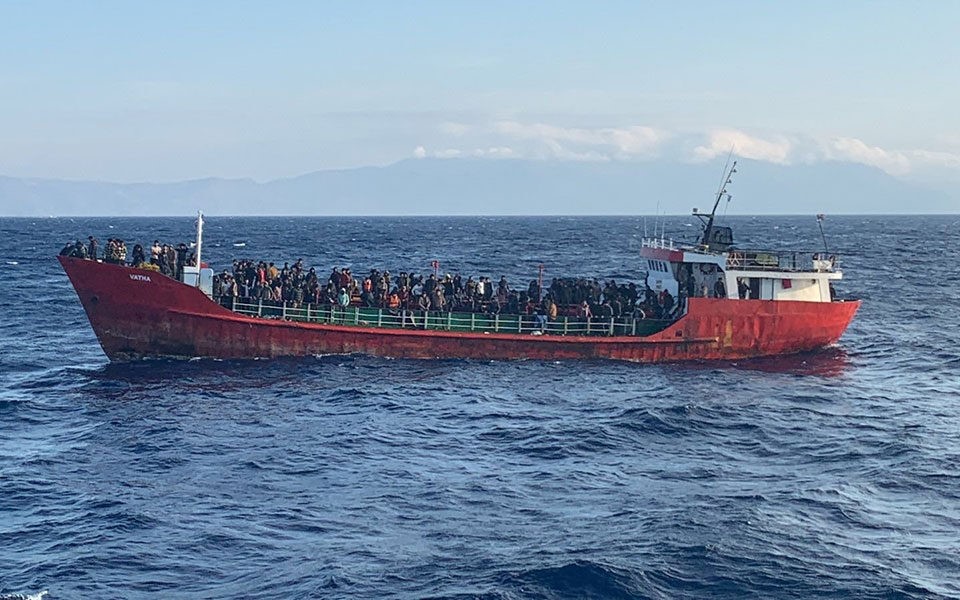 Στα Δωδεκάνησα το πλοίο με τους 450 μετανάστες