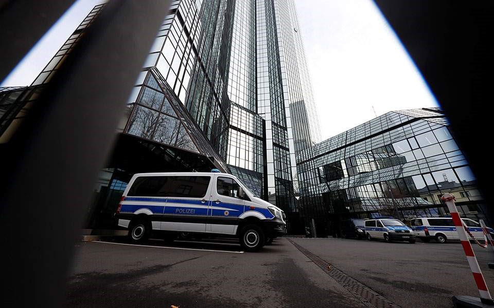 Εφοδος των διωκτικών Αρχών στη Deutsche Bank