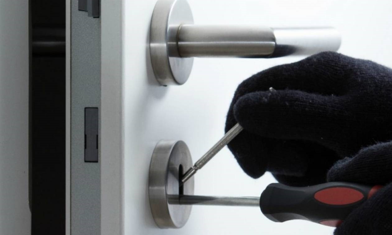 Χειροπέδες σε 35χρονο στη Λάρισα