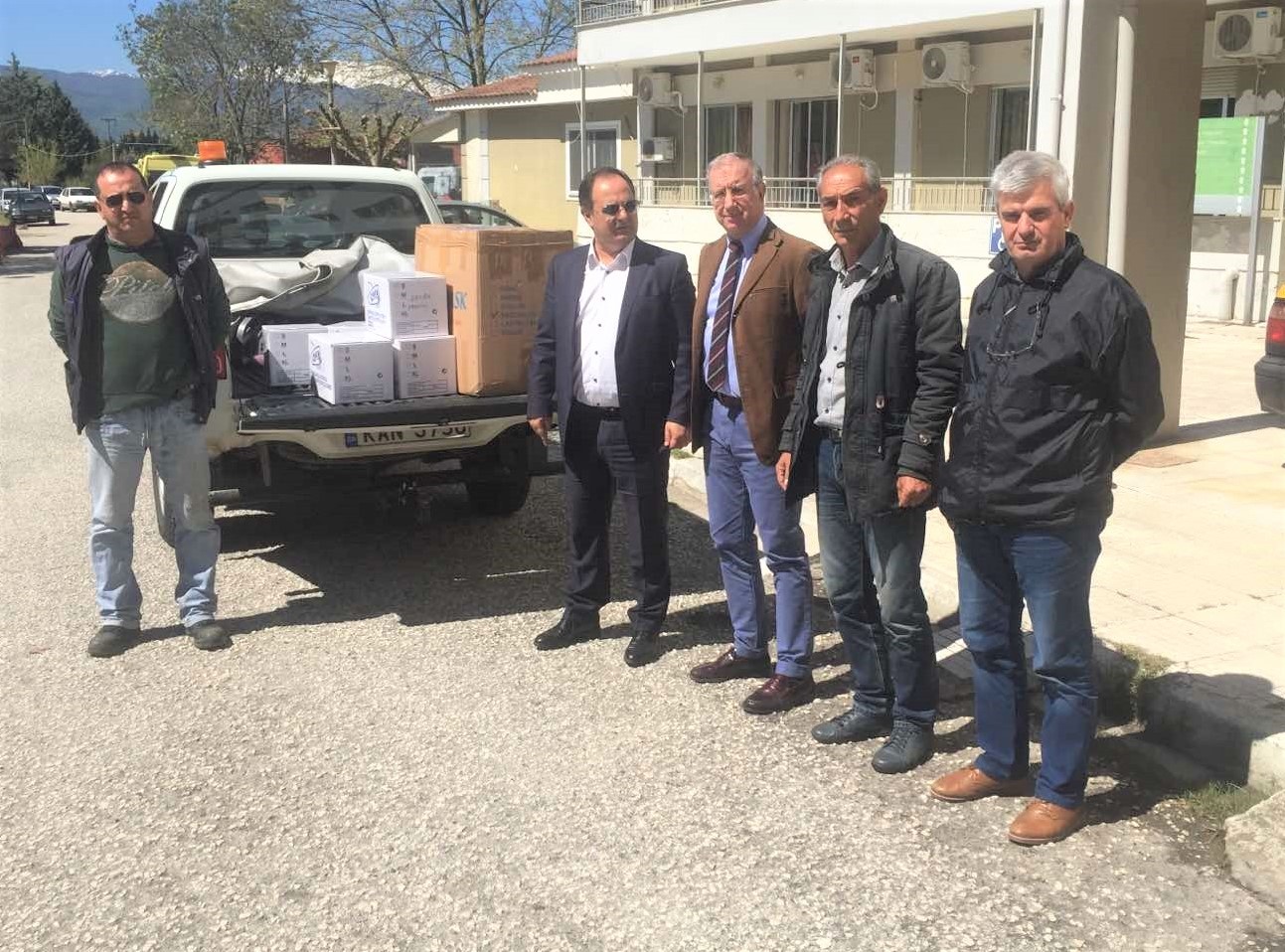 Πρόσφερε υγειονομικό υλικό στο Νοσοκομείο