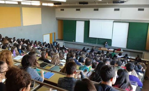 Πόλεμος για μια μετεγγραφή από 12.000 φοιτητές