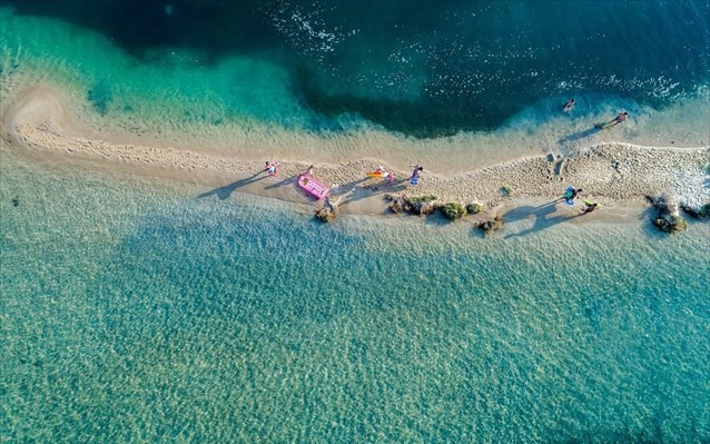 Οι μισοί Ελληνες σχεδιάζουν ήδη διακοπές 
